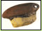 Ein vollstndig erhaltenes Horgener Messer, Griff aus Pappelrinde, die eingesetzte Klinge aus Silex ist mit Birkenpech befestigt