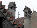 Kaminhte auf dem Schloss Vaduz, Frstentum Liechtenstein. Wo hat sich der Hahn versteckt?